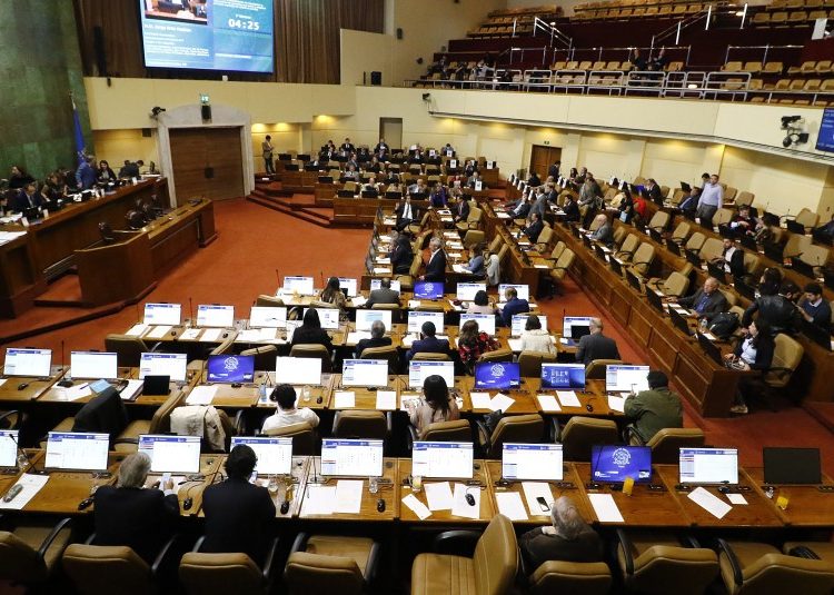 Cámara rechaza rebajar a $1.000 viáticos de congresistas por concepto de viajes