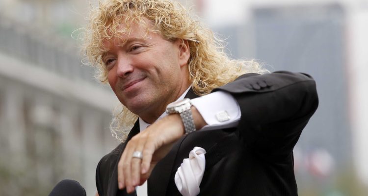 Leonardo Farkas anuncia donación para hermanas que perdieron su local debido a incendio en Talca