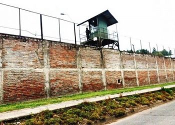 Investigan presunto abuso de gendarme a joven que visitaba a su pololo en cárcel de Curicó