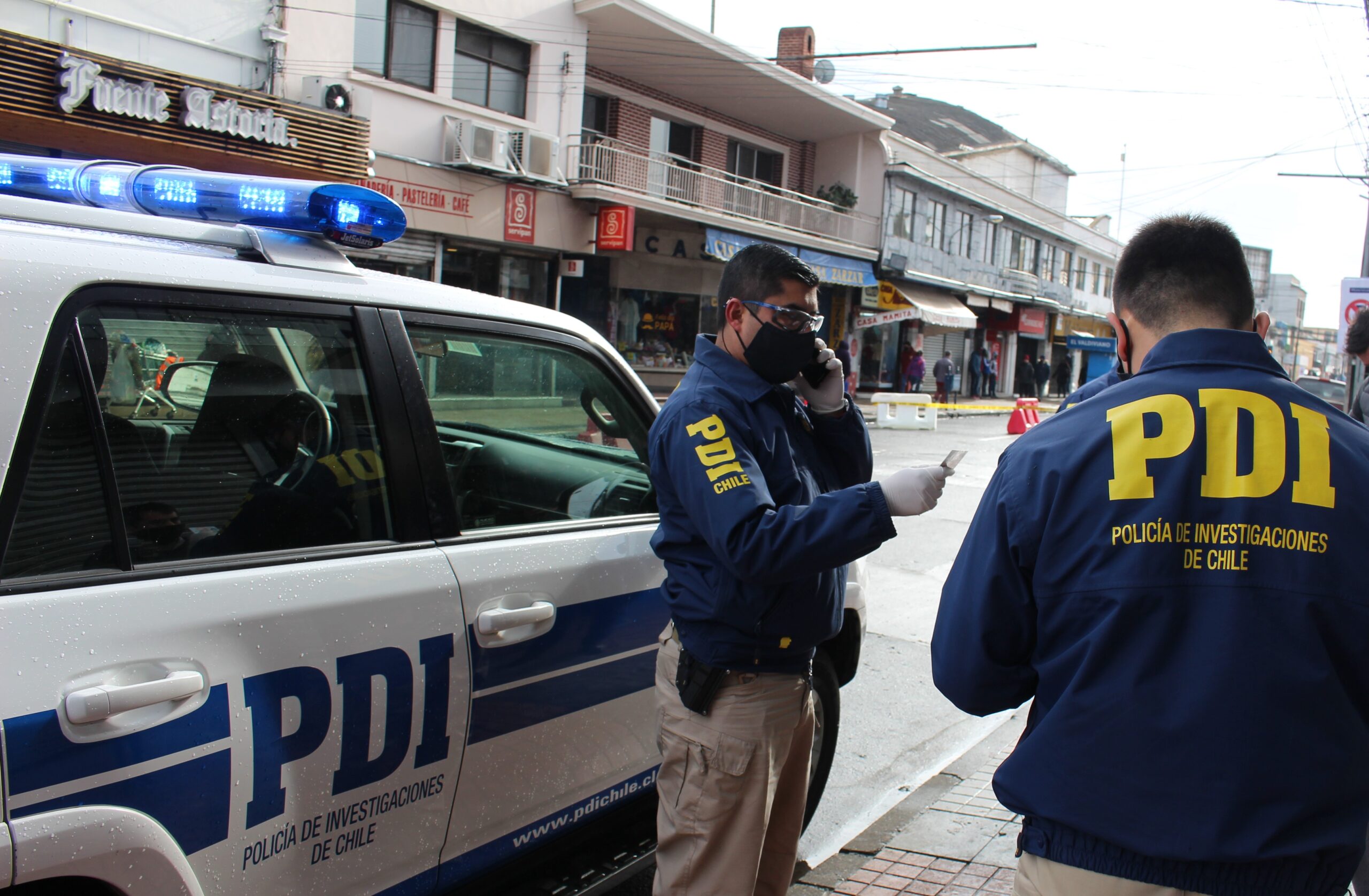 PDI detiene a 3 personas que hurtaban especies en tienda Zarzar en Chillán