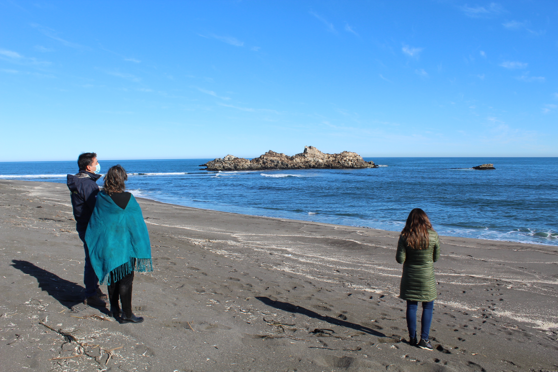 Seremi de las Culturas liderará mesa de protección de la Lobería e Iglesia de Piedra en Cobquecura