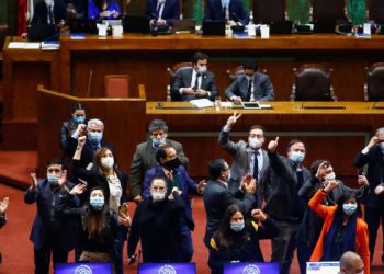 Diputados propinan dura derrota al Gobierno y aprueban en general retiro del 10% desde las AFP