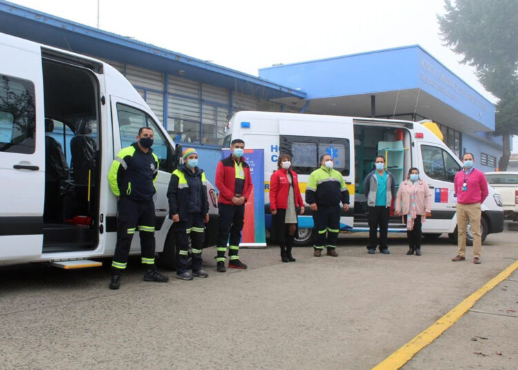Dos ambulancias y un minibus llegaron a potenciar la red salud de Itata