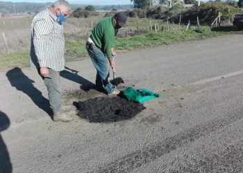 Municipio de Cobquecura realizó bacheo en rutas pavimentada