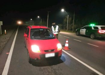 Hombre que evadió control policial en toque de queda falleció tras volcar su vehículo