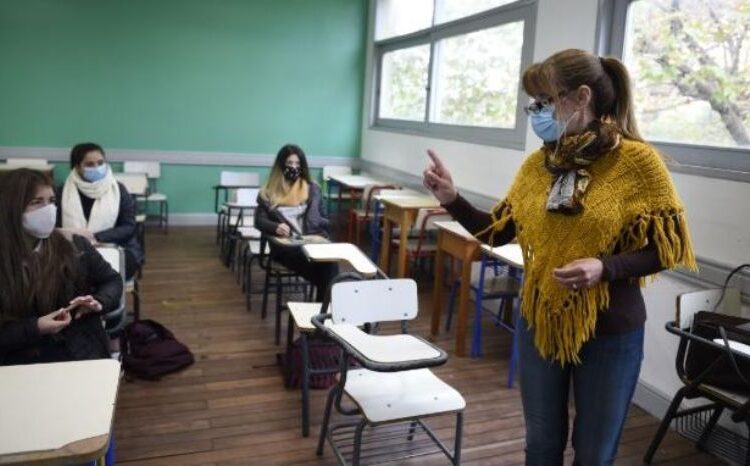 Seremi de Educación Bío Bío dice que retorno a clases podría empezar en agosto con cuartos medios