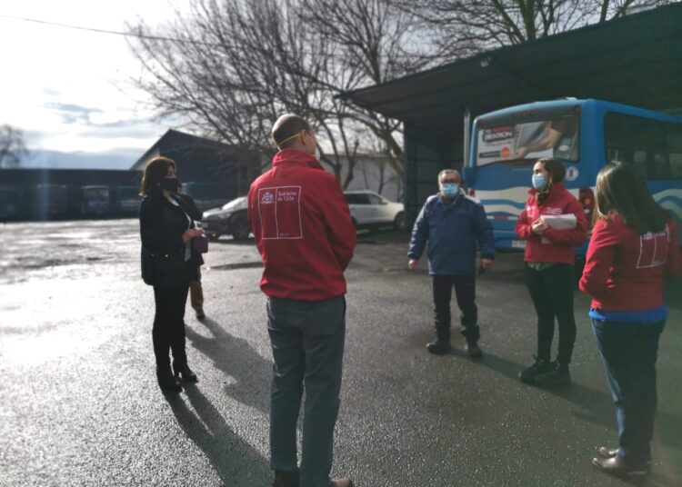Difunden Guía de buen trato al adulto mayor en el transporte público de Ñuble