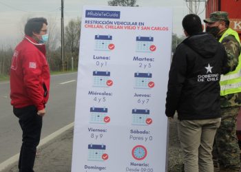 Instalan letreros para advertir a conductores de restricción vehicular en Chillán y Chillán Viejo