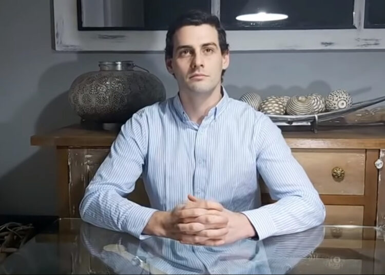 Trasladan a Martín Pradenas hasta Valdivia para cumplir prisión preventiva