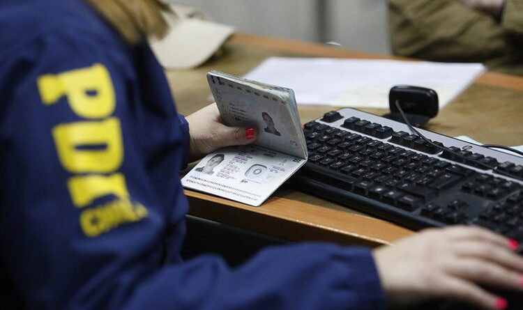 PDI Chillán dispone de números telefónicos para atender en Departamento de migraciones