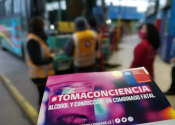 Seremi de Transportes y Senda realizan campaña sobre consumo de alcohol en terminal de buses