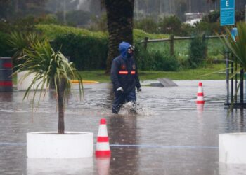 Onemi reporta más de 100 viviendas afectadas en RM, Valparaíso y O’Higgins por sistema frontal