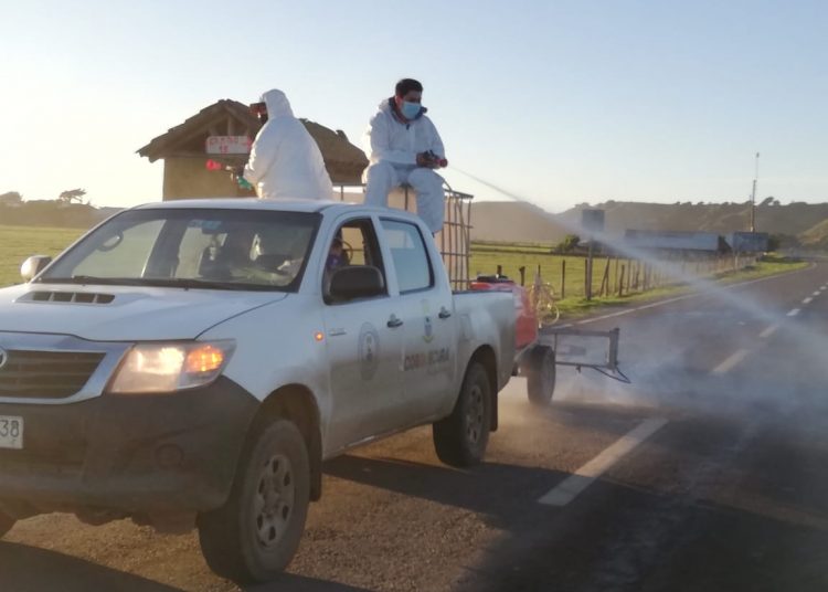 Equipo municipal sanitiza poblados de Pullay Buchupureo en Cobquecura