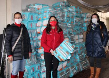 Chillanejas donan más de 400 pack de pañales para adultos mayores vulnerables