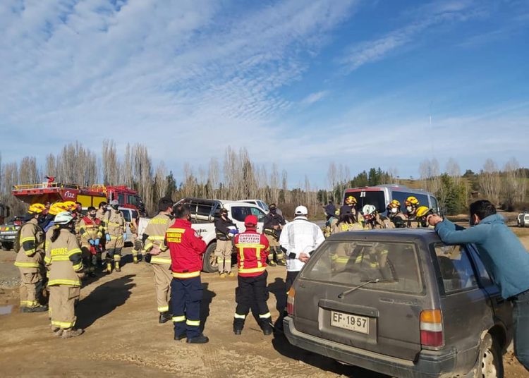 Bomberos de varias comunas de Itata realizan búsqueda de Carolina Fuentes en Ninhue