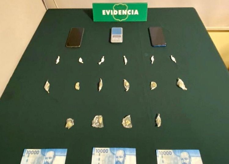 Carabineros del OS7 Ñuble detuvo en Chillán a sujeto que vendía cocaína y marihuana a través de App