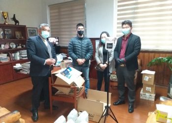 Dueños de tienda Mall Chino de Quirihue entregaron donación al municipio