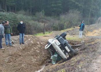 De milagro salvaron ocupantes de camioneta que volcó en ruta Quirihue a Cauquenes