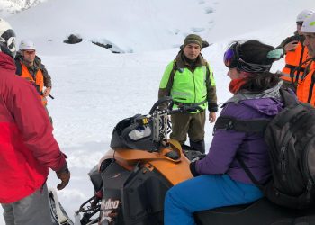 Rescatan con vida y principio de hipotermia a esquiadora extraviada en cordillera de Ñuble