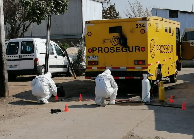 Prisión preventiva para chofer de camión de valores y tres asaltantes en Peñalolén