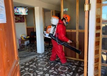 Aumenta sanitización de espacios y testeos puerta a puerta en Quirihue