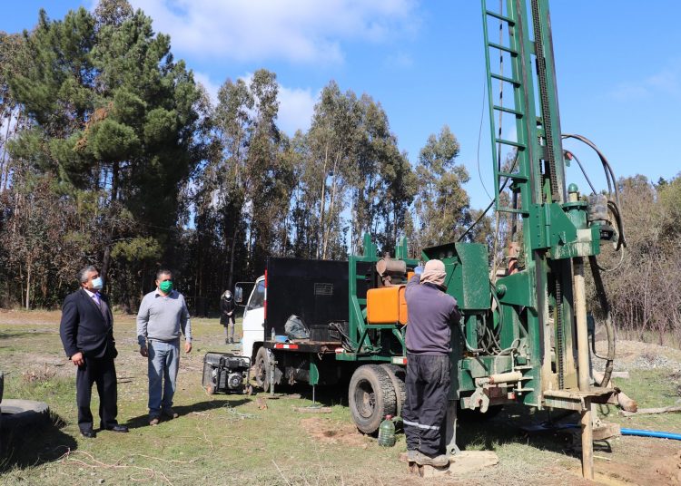 Alcalde visitó obras de construcción de proyecto de agua potable rural en Los Remates