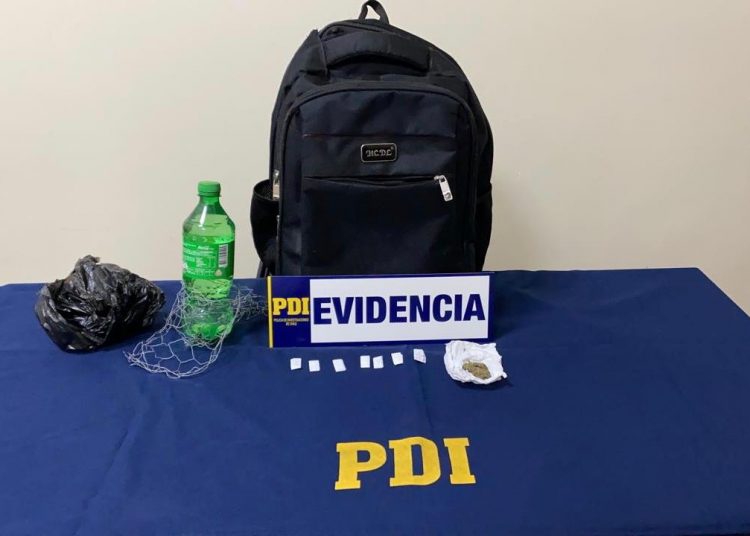 PDI Chillán detuvo a hombre que llevaba oculta droga en una botella