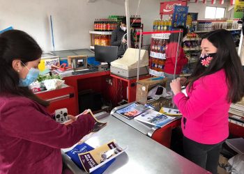 Municipio de Cobquecura entregó gráficas con protocolos sanitarios al comercio local