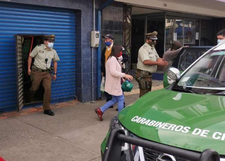 Carabineros detiene a 5 personas y clausura de local de juegos en San Carlos