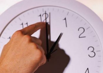 Este sábado se cambia la hora en todo Chile, excepto Magallanes