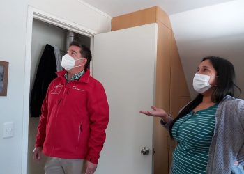 Seremi de Vivienda se reúne con familias que denuncian fallas en construcción de conjunto habitacional en Chillán