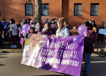 Familiares y vecinos de Carolina Fuentes se manifiestan en la cárcel de San Carlos
