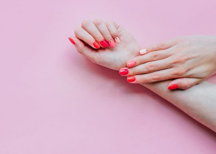 Trucos para que tus uñas crezcan más rápido y fuertes