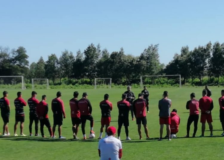 «La ilusión del título amortiguó el golpe del Covid-19 en Ñublense»: Alexi Ponce, sicólogo del plantel