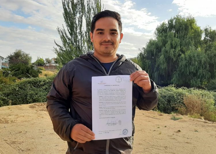 Candidato a concejal por Quirihue Ariel Urrutia firmó ante notario importante compromiso social