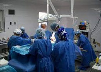 Minsal suspenderá cirugías electivas en 11 regiones del país ante falta de camas