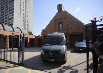 Novios y el cura se fueron detenidos por matrimonio clandestino en Las Condes