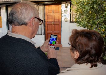 50 mil personas mayores ya están conectadas con centro de ayuda gracias a campaña «Vamos chilenos»