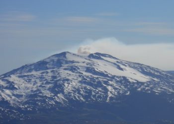 Volcán Copahue muestra actividad eruptiva incluyendo algunos sismos