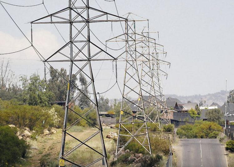 Senador Navarro presenta más de 70 observaciones a polémico proyecto de alta tensión que cruza de Maule a Biobío