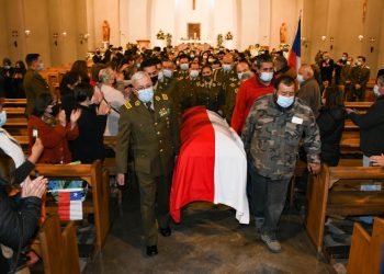 Cientos de personas acudieron a responso de carabinero asesinado en Chillán: será sepultado en Renaico