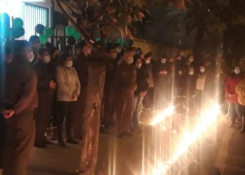 Vecinos realizan velatón en subcomisaría de Chillán por carabinero asesinado