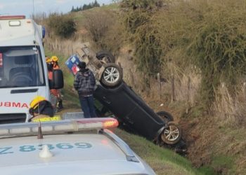 Dos heridos tras volcar automóvil en ruta Quirihue a Nimhue