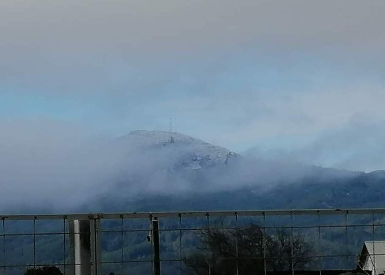 Cerro Coiquén de Quirihue amaneció nevado