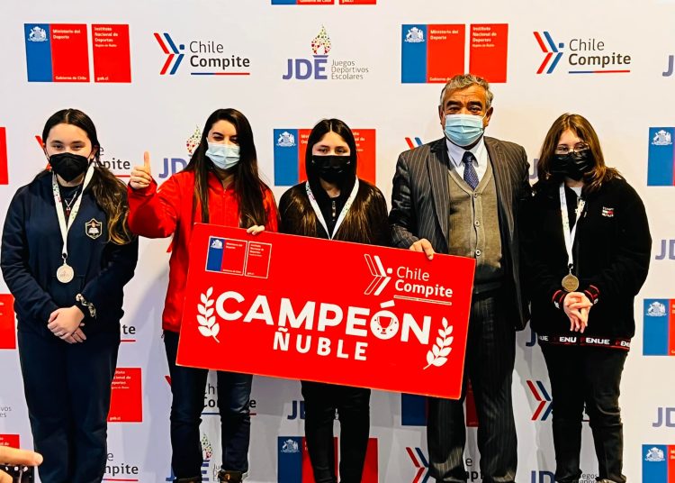Dos alumnas de Quirihue representarán a Ñuble en Nacional de ajedrez en Pucón