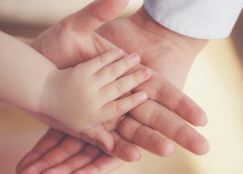 Cómo es el proceso de adopción en Chile y qué requisitos deben cumplir los adultos y niños