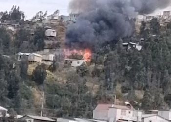 Valparaíso: hombre muere abatido por carabineros tras disparar a equipos de emergencia en incendio