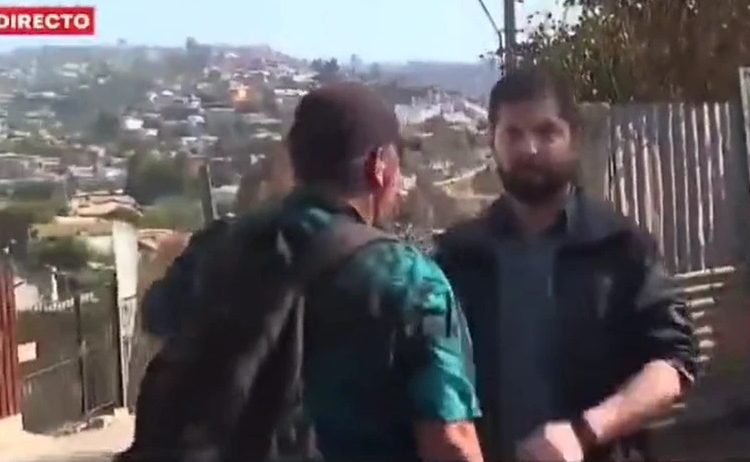 Presidente Boric explica a Marcelo Ríos el gesto del pantalón y lo emplazaa que no mienta