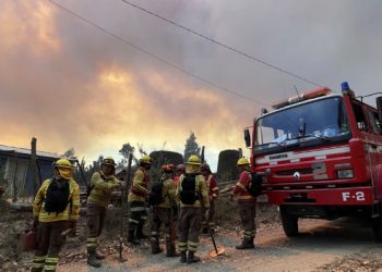 2 bomberos resultan heridos en combate de incendios forestales en la quinta región