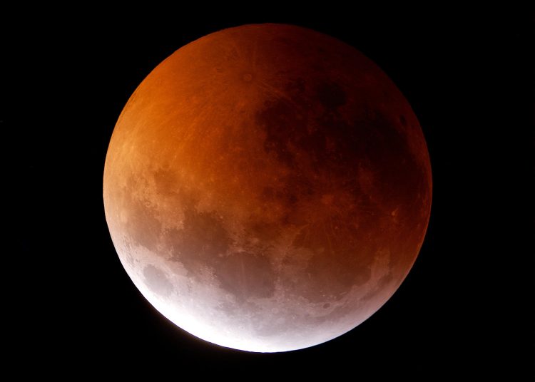 Primer eclipse lunar del año llega en mayo: ¿será visible desde Chile?